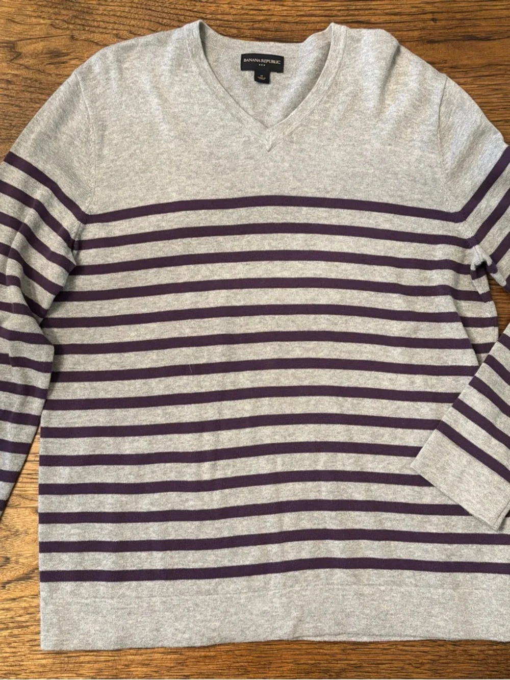 Banana Republic Men’s M Gray Purple Stripe Cotton V-Neck Sweater
